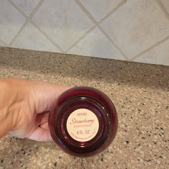 Vintage Avon Strawberry Bath Foam Bottle 🍓🎄 - Picture 3 of 3